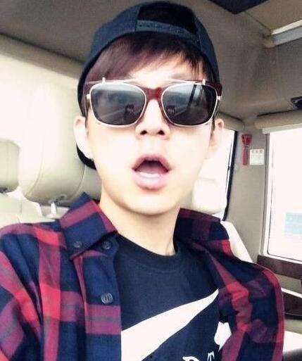 明星佩戴的鸭舌帽,明星们的时尚演绎