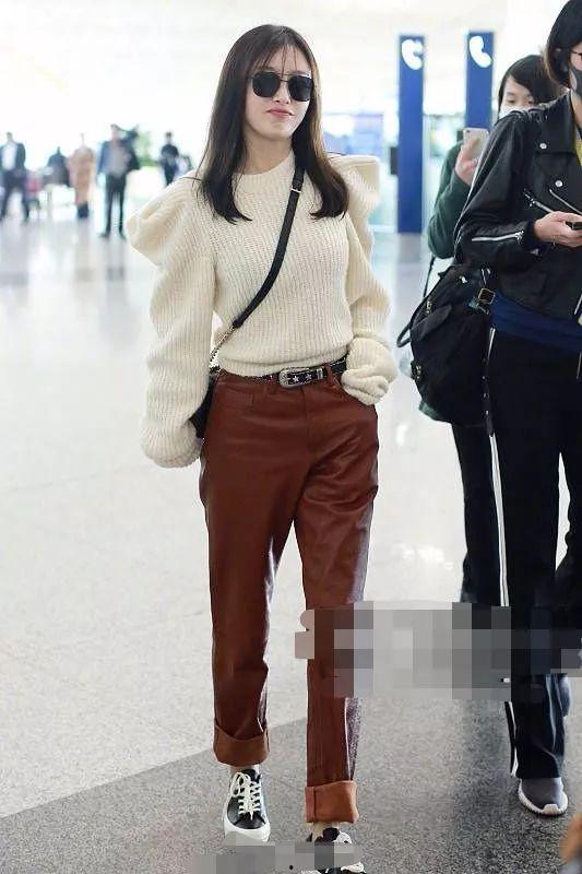 明星简约穿搭冬季,时尚保暖两不误的穿搭秘诀