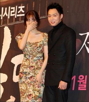 韩国明星公开恋情,甜蜜瞬间引粉丝热议