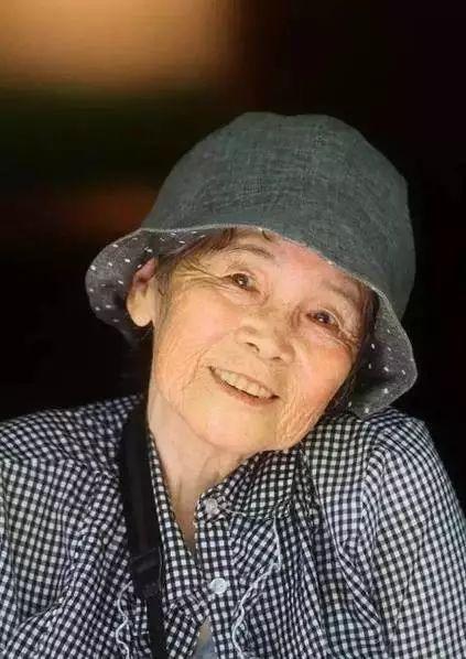 沂源网红奶奶简介照片,岁月静好，笑对人生