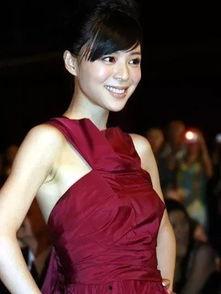 女明星露出葡萄,女明星的性感瞬间