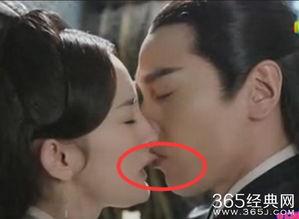 明星热烈亲吻,浪漫火花点燃粉丝心